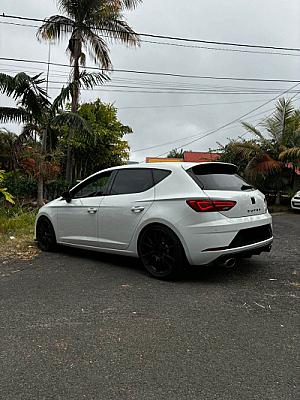 SEAT Leon Cupra 300 – 2.0 TSI 300 ch  — photo 4