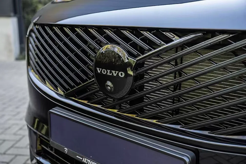 VOLVO XC90 T8 ULTRA DARK — photo 3