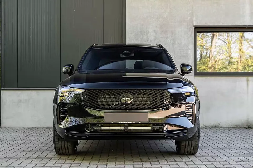 VOLVO XC90 T8 ULTRA DARK — photo 6