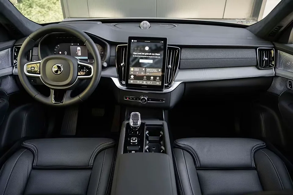 VOLVO XC90 T8 ULTRA DARK — photo 7