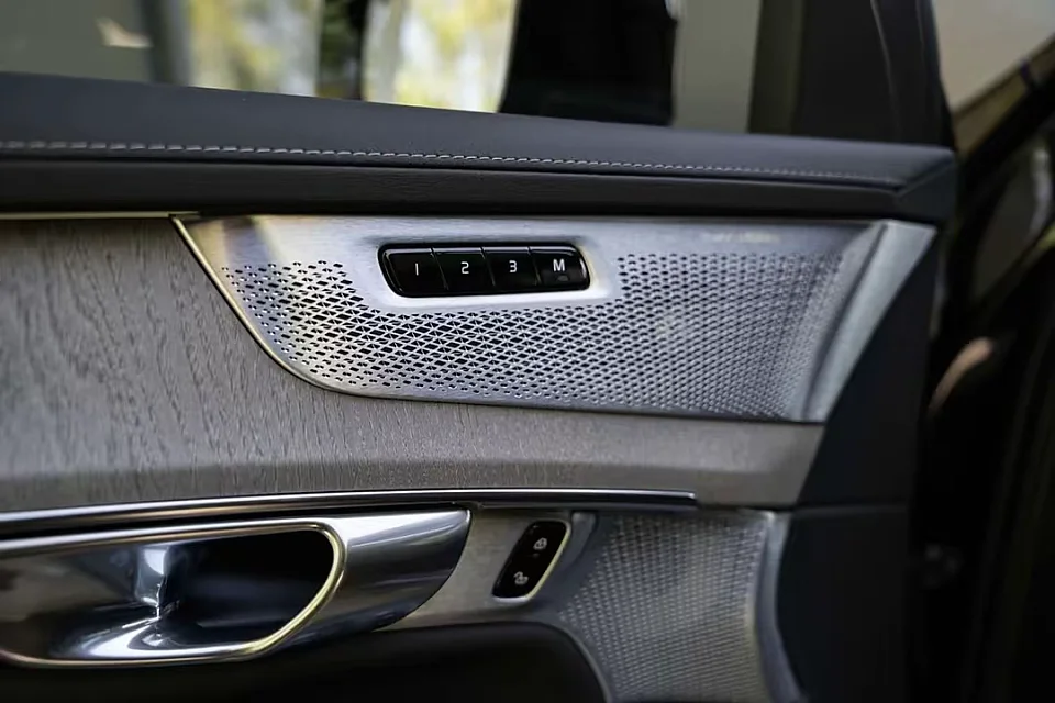 VOLVO XC90 T8 ULTRA DARK — photo 11