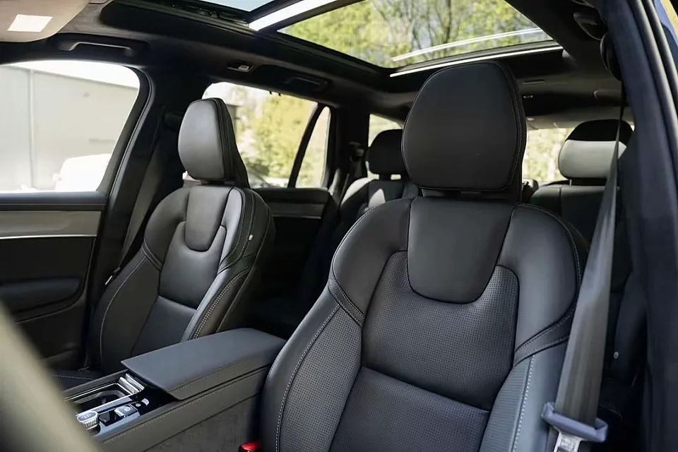 VOLVO XC90 T8 ULTRA DARK — photo 12