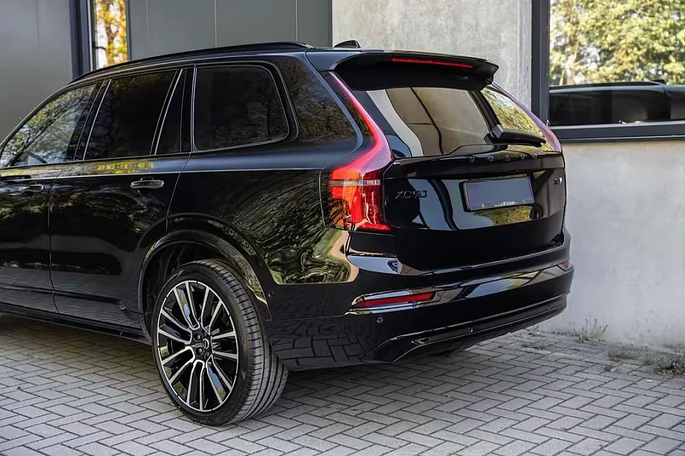 VOLVO XC90 T8 ULTRA DARK — photo 16