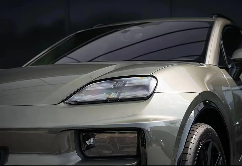 PORSCHE MACAN TURBO — photo 2