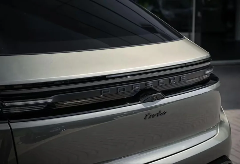 PORSCHE MACAN TURBO — photo 8