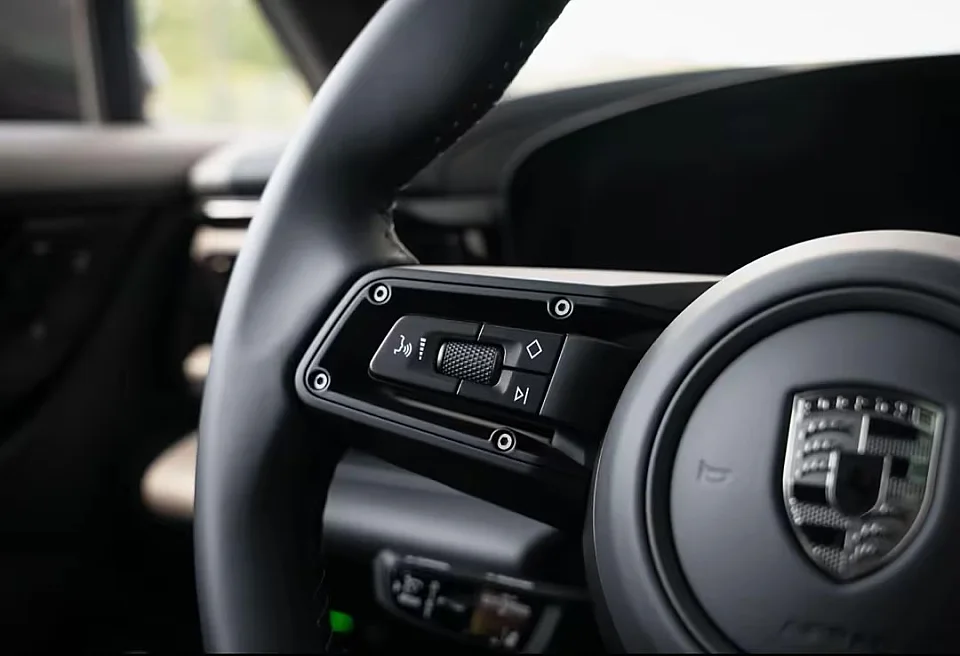 PORSCHE MACAN TURBO — photo 13