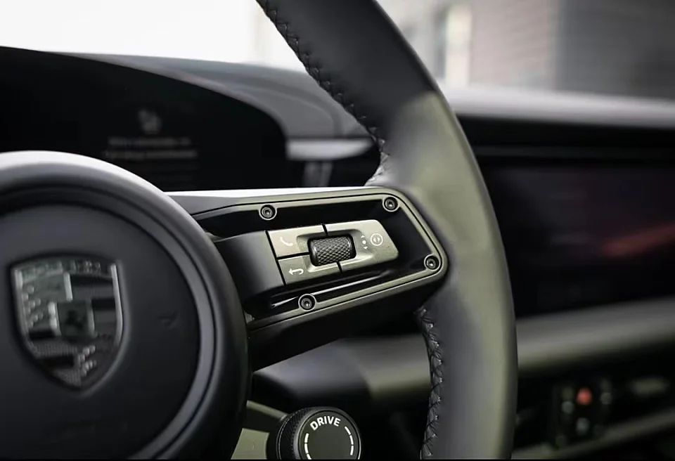 PORSCHE MACAN TURBO — photo 14