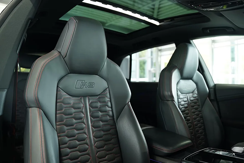 AUDI RS Q8 — photo 13