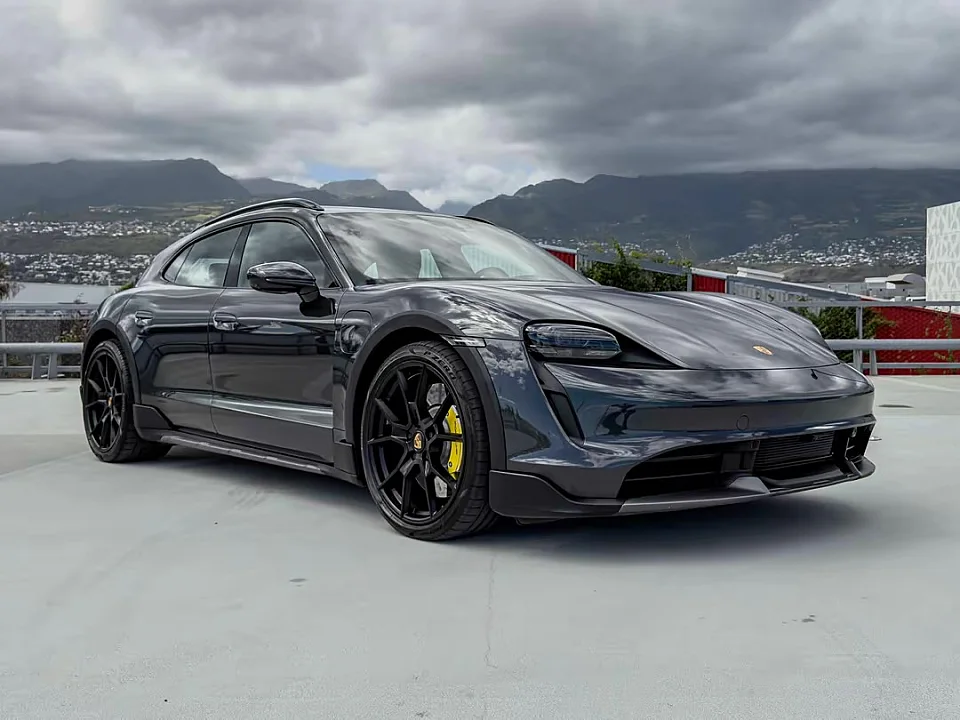 PORSCHE TAYCAN TURBO CROSS TURISMO — photo 1