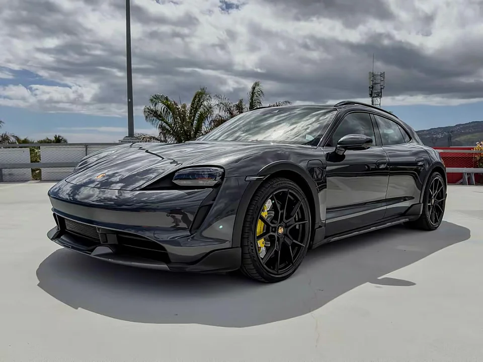 PORSCHE TAYCAN TURBO CROSS TURISMO — photo 3