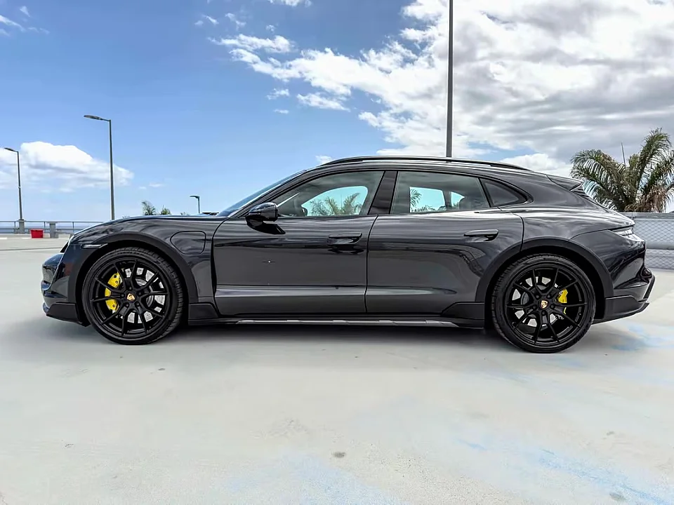 PORSCHE TAYCAN TURBO CROSS TURISMO — photo 4
