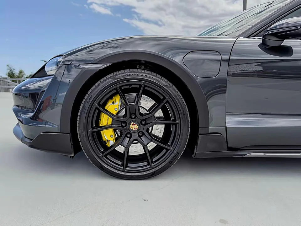 PORSCHE TAYCAN TURBO CROSS TURISMO — photo 5