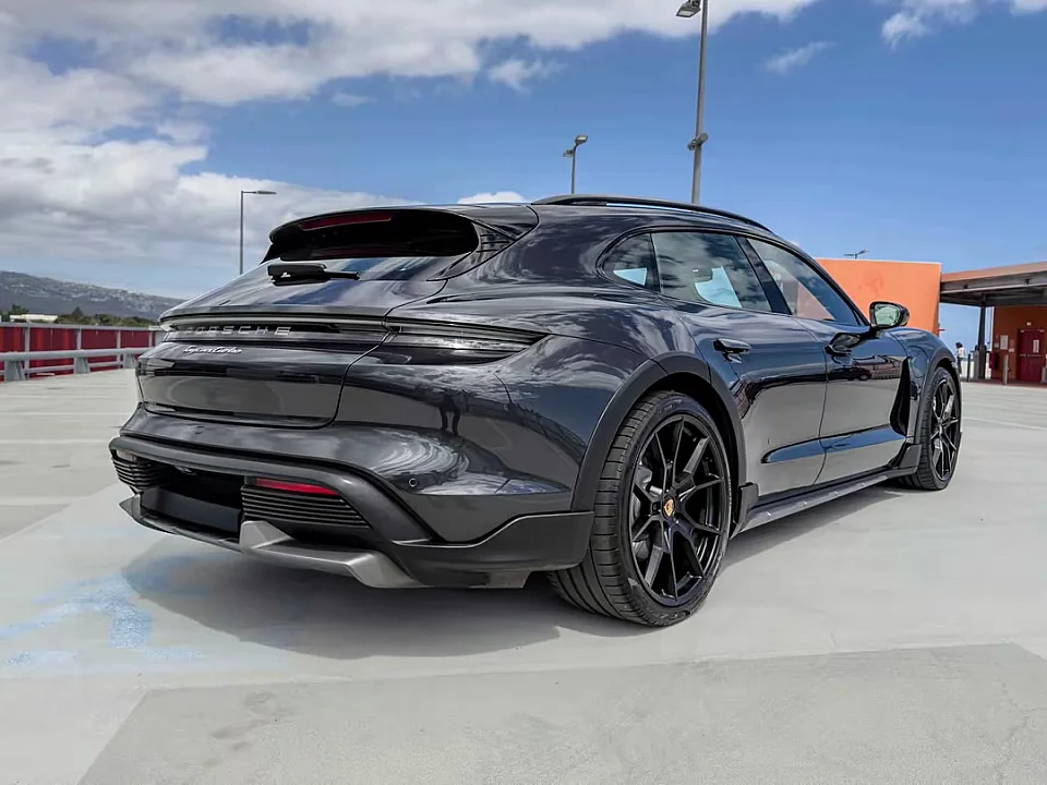 PORSCHE TAYCAN TURBO CROSS TURISMO — photo 8