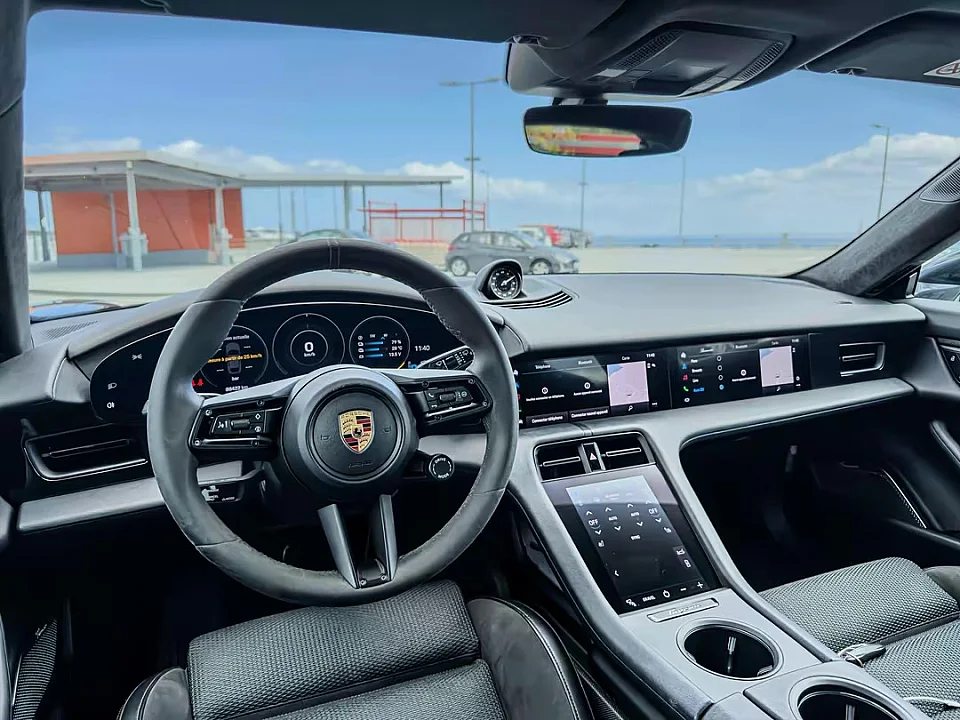 PORSCHE TAYCAN TURBO CROSS TURISMO — photo 10