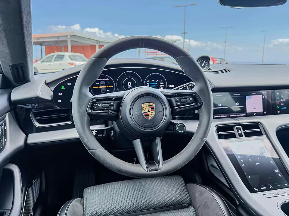 PORSCHE TAYCAN TURBO CROSS TURISMO — photo 11