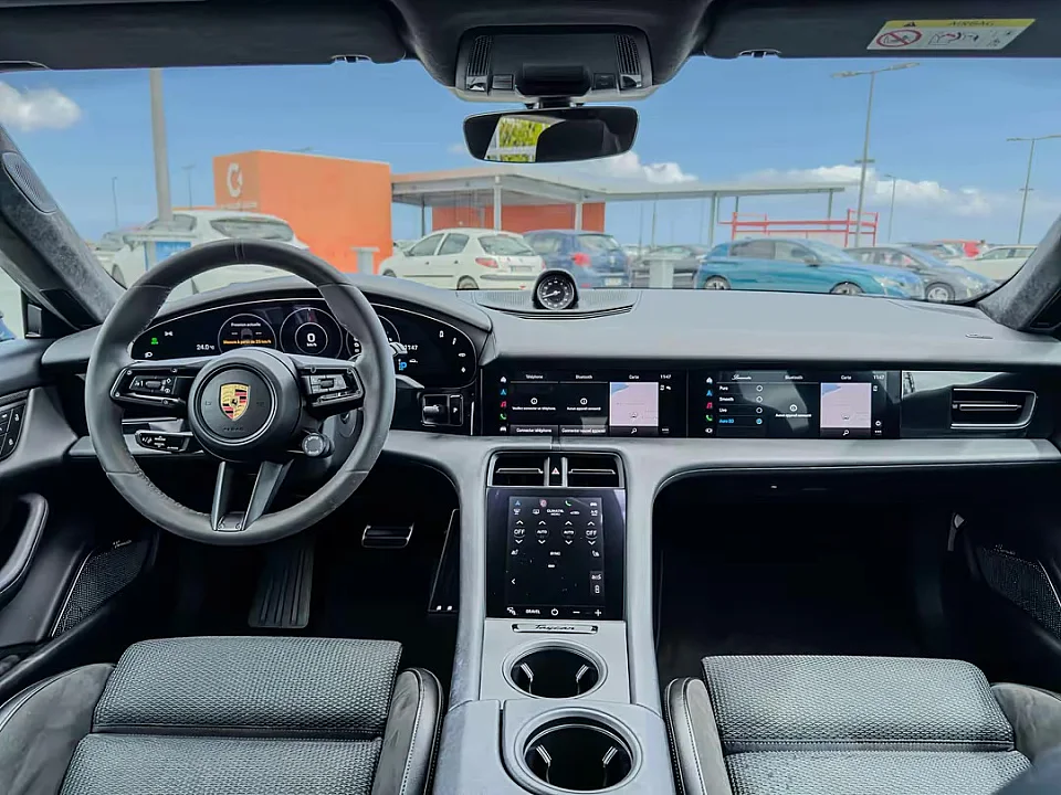 PORSCHE TAYCAN TURBO CROSS TURISMO — photo 12