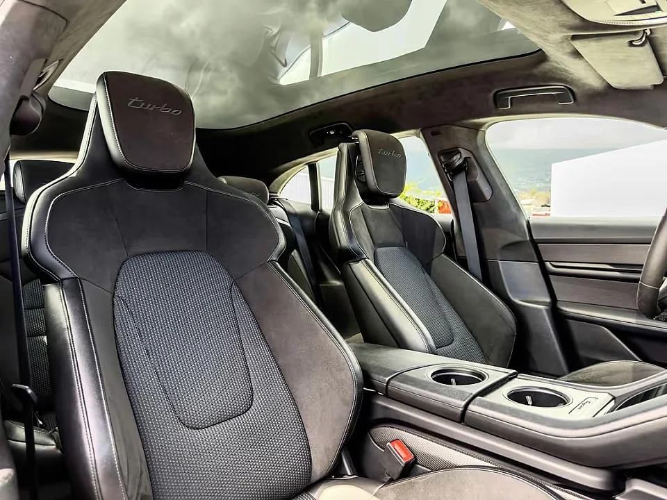 PORSCHE TAYCAN TURBO CROSS TURISMO — photo 16
