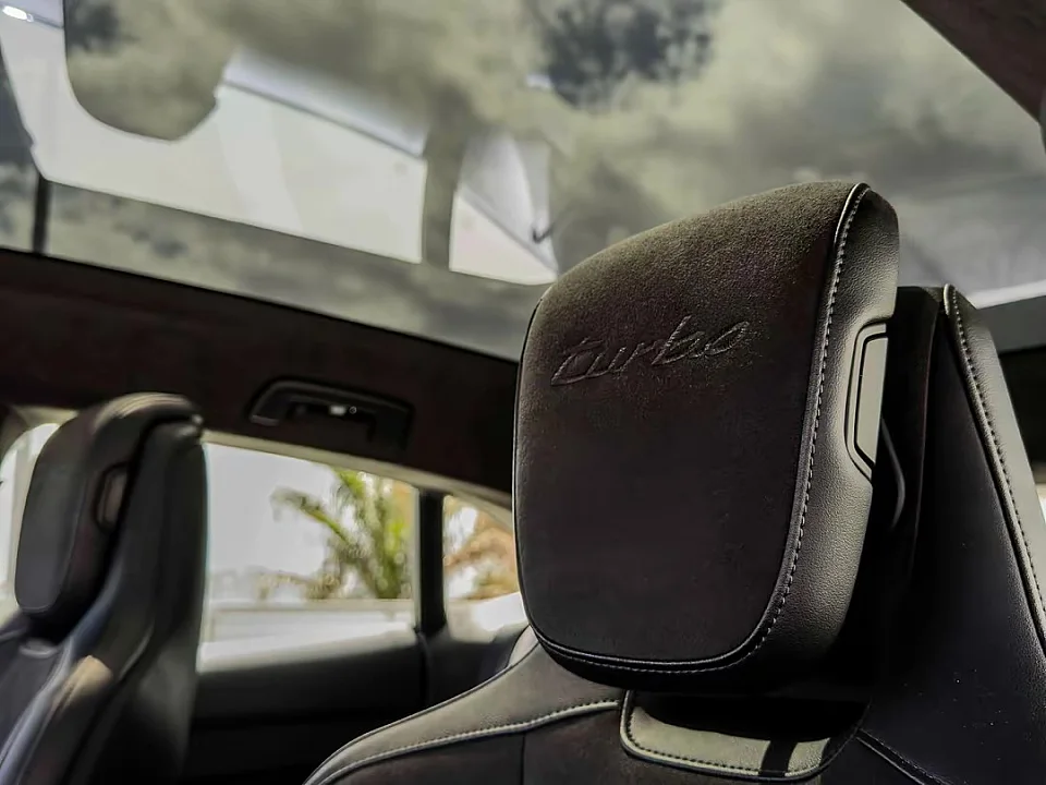 PORSCHE TAYCAN TURBO CROSS TURISMO — photo 17