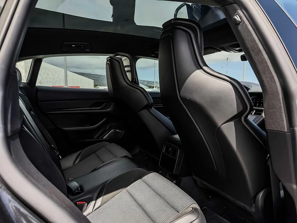 PORSCHE TAYCAN TURBO CROSS TURISMO — photo 18