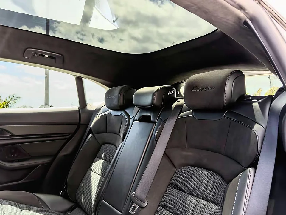 PORSCHE TAYCAN TURBO CROSS TURISMO — photo 19