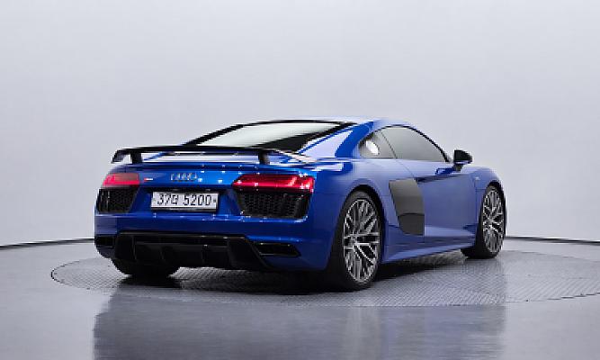 AUDI R8 V10 PLUS — photo 2