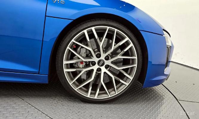 AUDI R8 V10 PLUS — photo 3