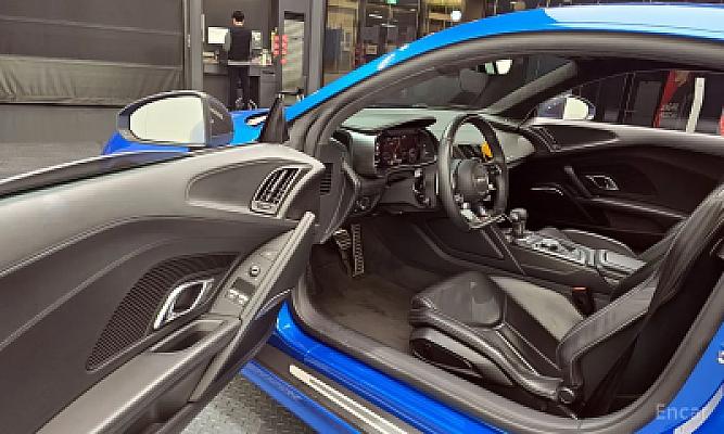 AUDI R8 V10 PLUS — photo 9