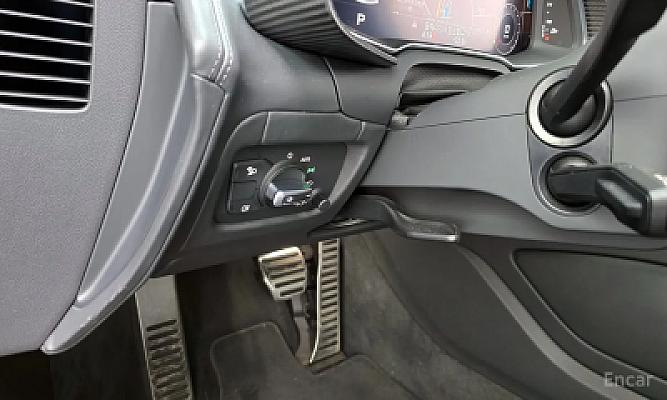 AUDI R8 V10 PLUS — photo 13