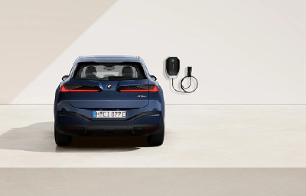 BMW iX3 50 xDrive — photo 3