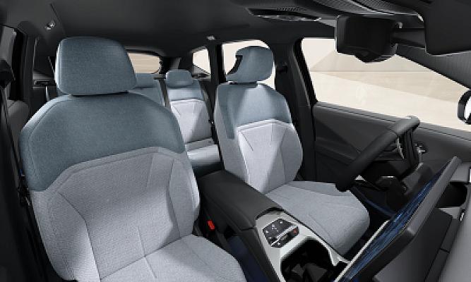 BMW iX3 50 xDrive — photo 7