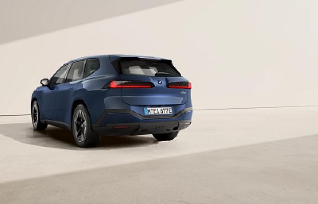 BMW iX3 50 xDrive — photo 9