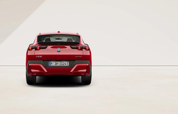 BMW iX2 eDrive20 — photo 3
