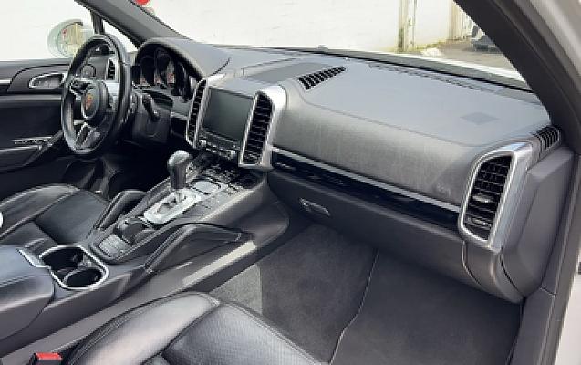 Porsche Cayenne — photo 5