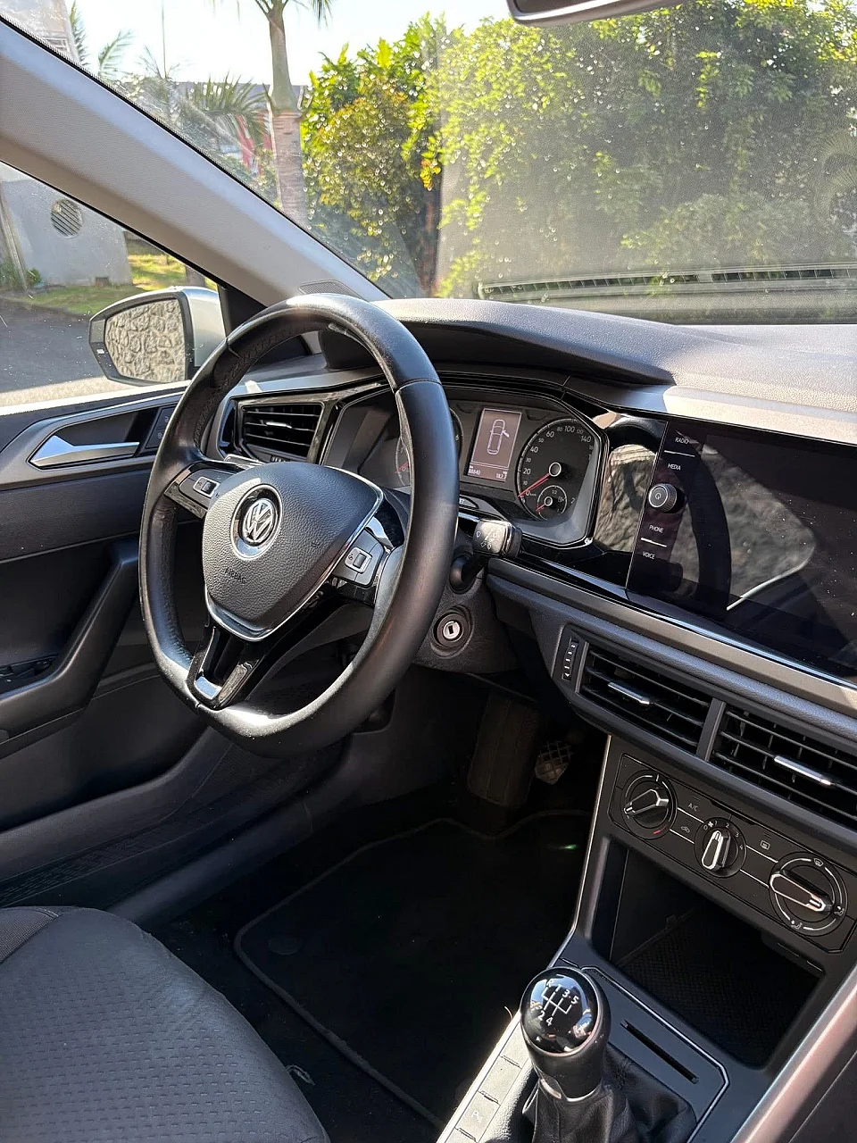 Volkswagen Polo Grise 2020 Manuelle — photo 4