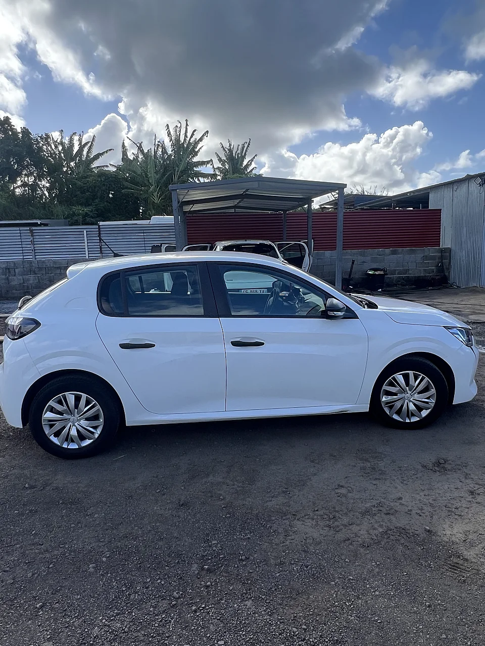 Peugeot 208 1.2 VTI — photo 1