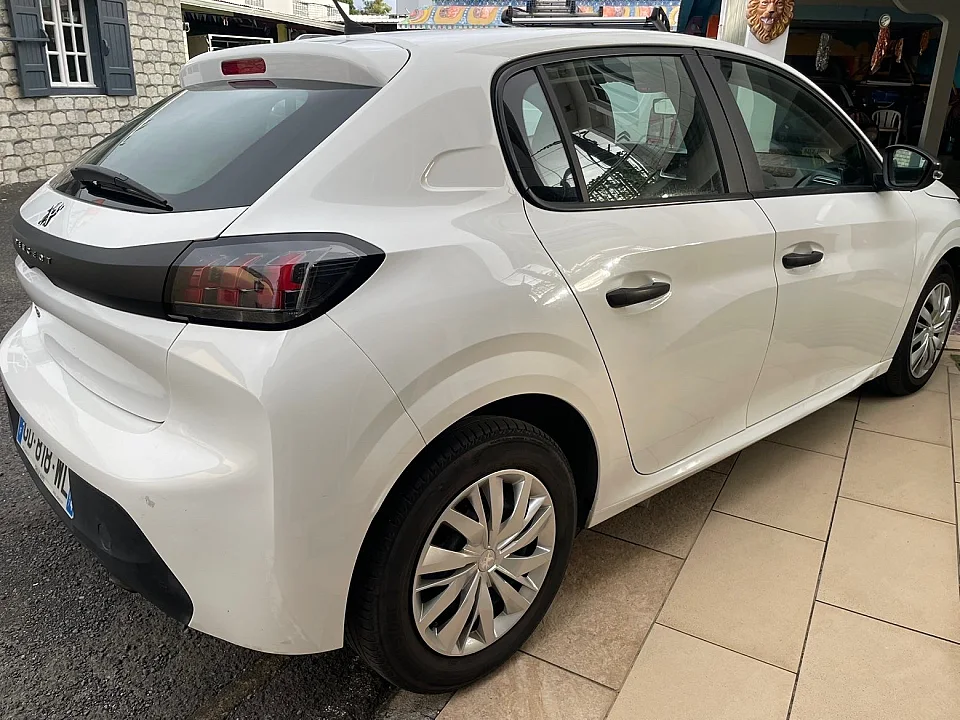 Peugeot 208 1.2 VTI — photo 5