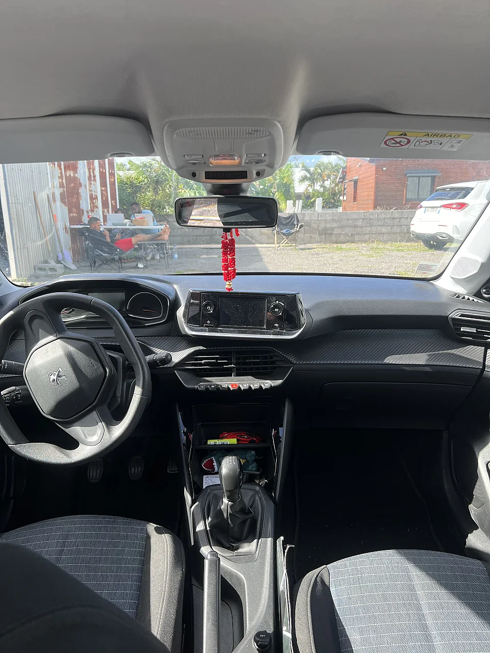 Peugeot 208 1.2 VTI — photo 6