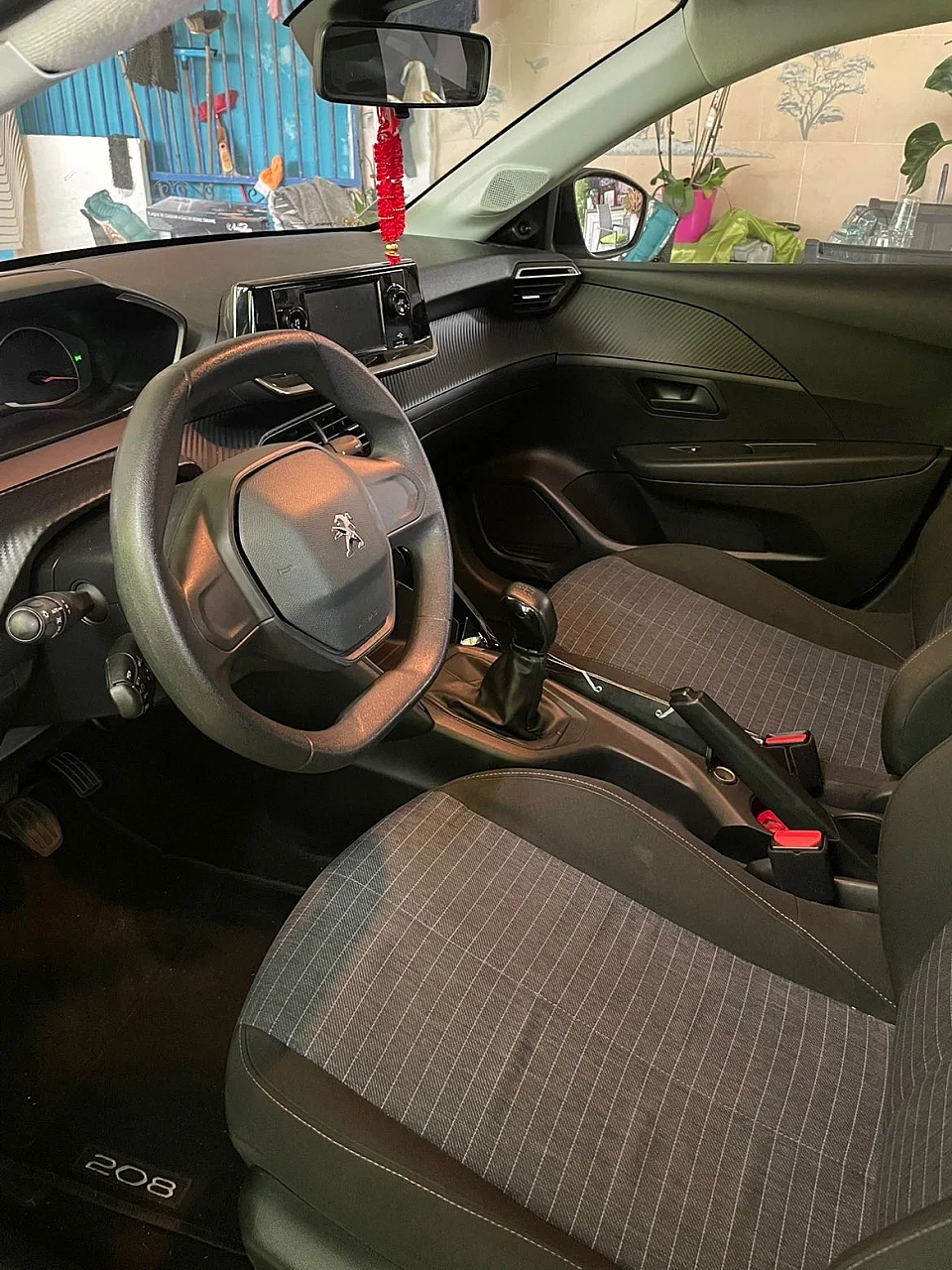 Peugeot 208 1.2 VTI — photo 7