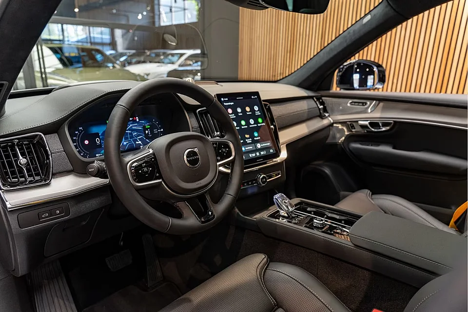 Volvo XC90 T8  — photo 6