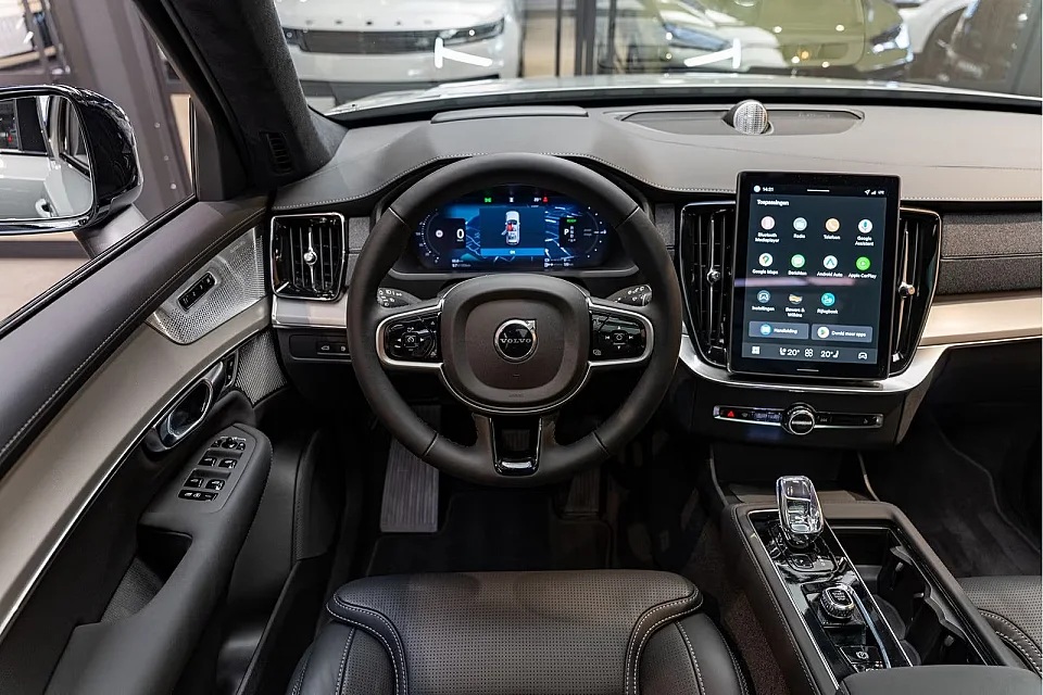 Volvo XC90 T8  — photo 9