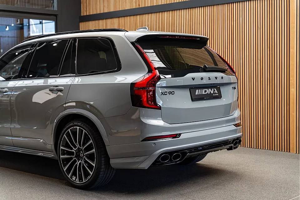 Volvo XC90 T8  — photo 12