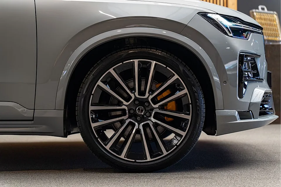 Volvo XC90 T8  — photo 13